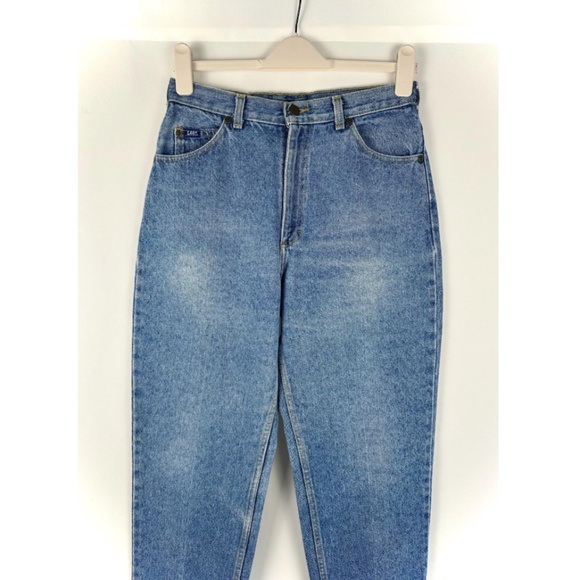 Vintage Lee High Rise Blue Jeans in a Light Blue Stone Wash • Ankle Cut • Small - Picture 5 of 9